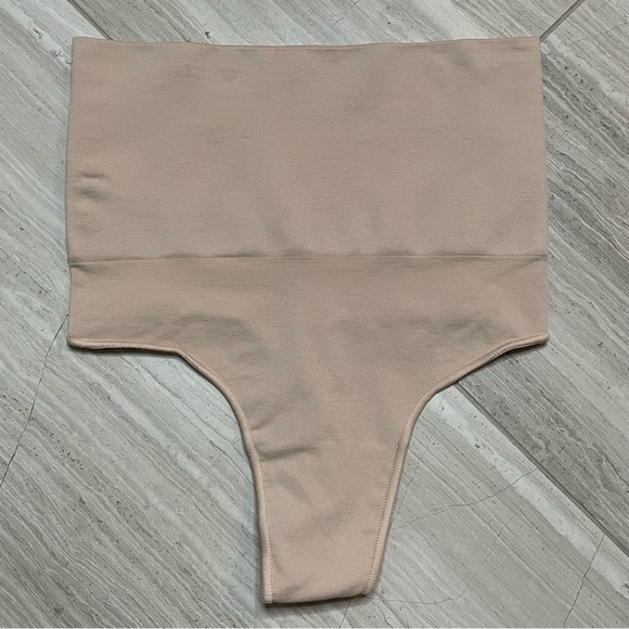 SKIMS Other - SKIMS Seamless Sculpt Core Control Thong Underwear Mid Waist Sexy Clay XL NWOT